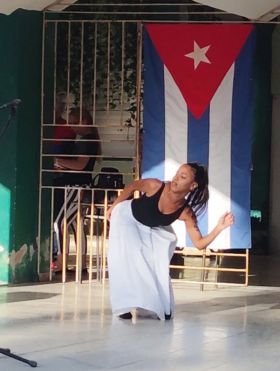 CTC_ProvinciaSS's tweet photo. A 67 años de aquel glorioso día de diciembre, el pueblo de #Guayos rinde tributo a nuestra historia, a nuestras conquistas, seguros de que " En Cuba no se rinde nadie".
#CubaViveEnSuHistoria https://t.co/K9lO2YGiqI