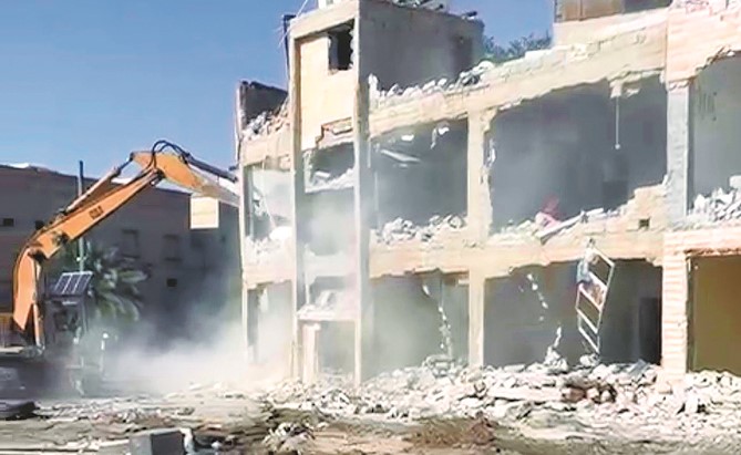 بلدي | إزالة 60 عقاراً متهالكاً في الجليب منذ 24 نوفمبر الماضي 