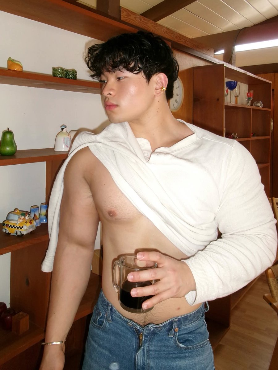 KJ_kpopfanboy95's tweet photo. #EXZHAN Facebook update 🤳 

#pecs #chest #bicep #tricep #edward #张鹤迁 #_EXZHAN 

https://t.co/UNYe0iu95L https://t.co/fSmg3ZhSNY