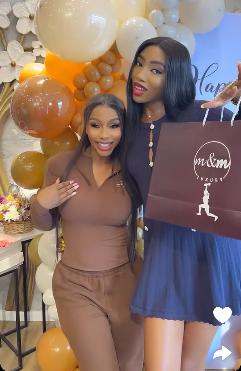 OppongRenelle's tweet image. MERCY X ANITA 💕💕💕

HAPPY 6TH ANNIVERSARY M&amp;amp;M LUXURY

#MercyEke 
#AnitaUkah