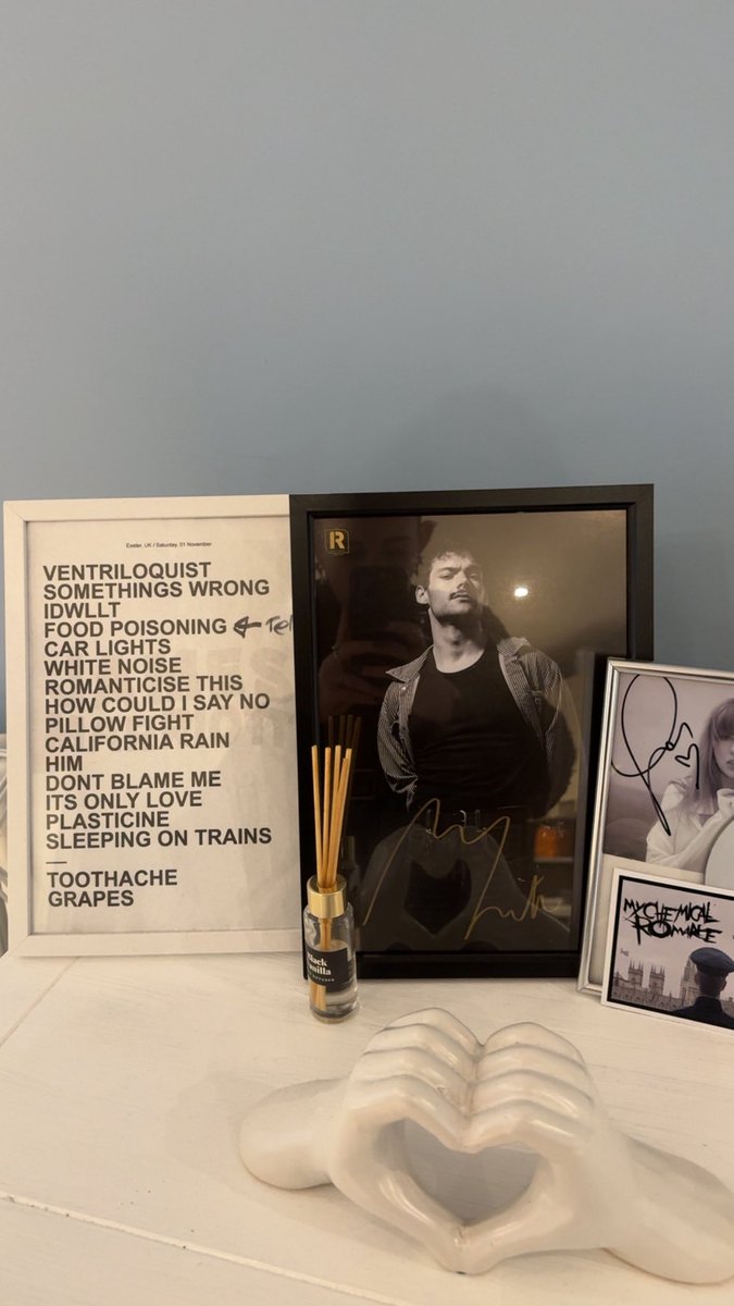 formidableIive's tweet photo. @JamesMarriottYT @moremarriott my proudest possessions if i’m being honest x https://t.co/zTuDPf82JE