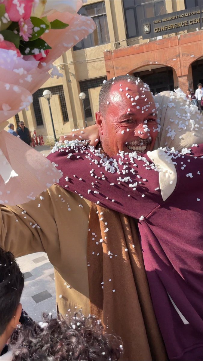 عزيز عيني 
حبيبي الأول 
صاحب أيامي الحلوة