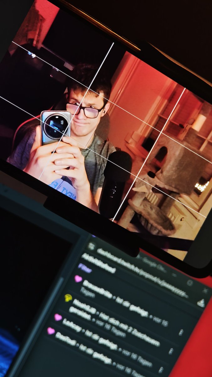 jayzockt25's tweet photo. LIVE! Minecraft Holiday 2!
https://t.co/Q8odiU5RnP https://t.co/1mW0qgYY05