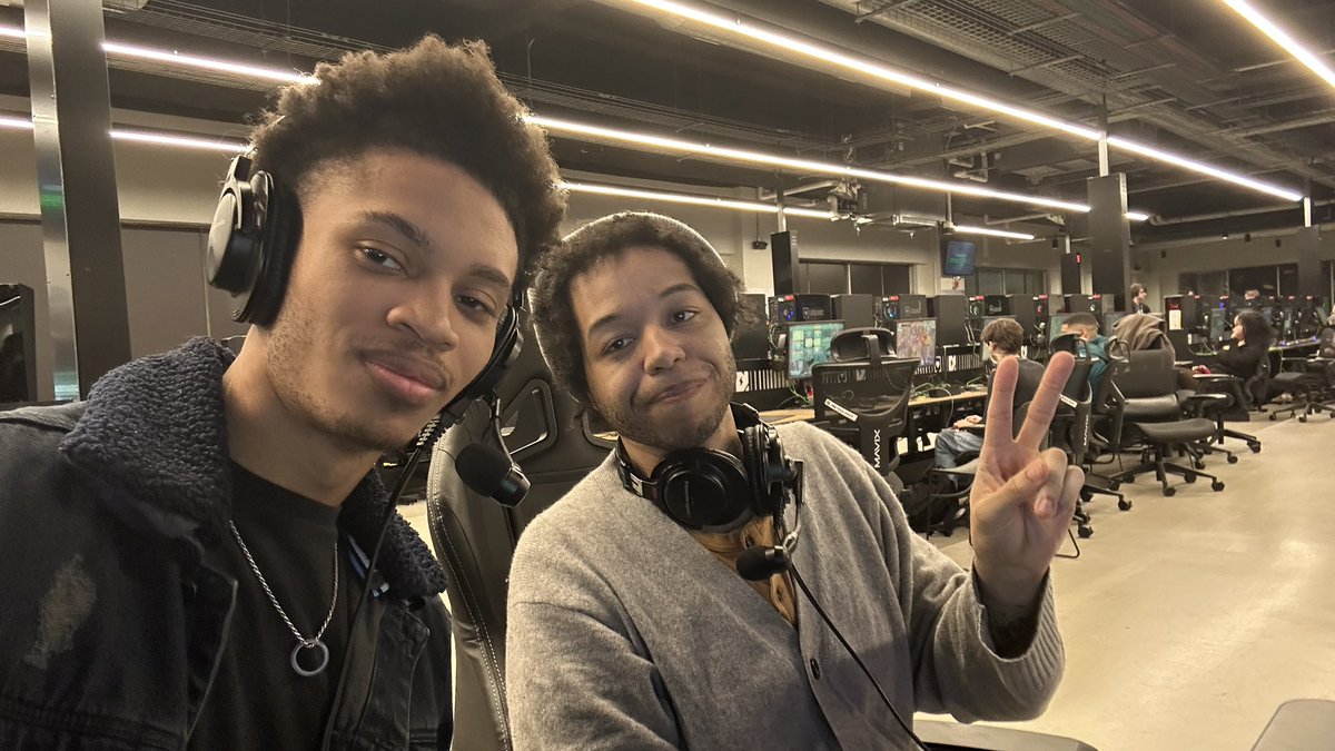 Cambdiff's tweet image. YAPPING WITH @IAmAbsolution for SF6 @GoForBrokeFGC 
Sildeeeeeee
twitch.tv/nerdstreet