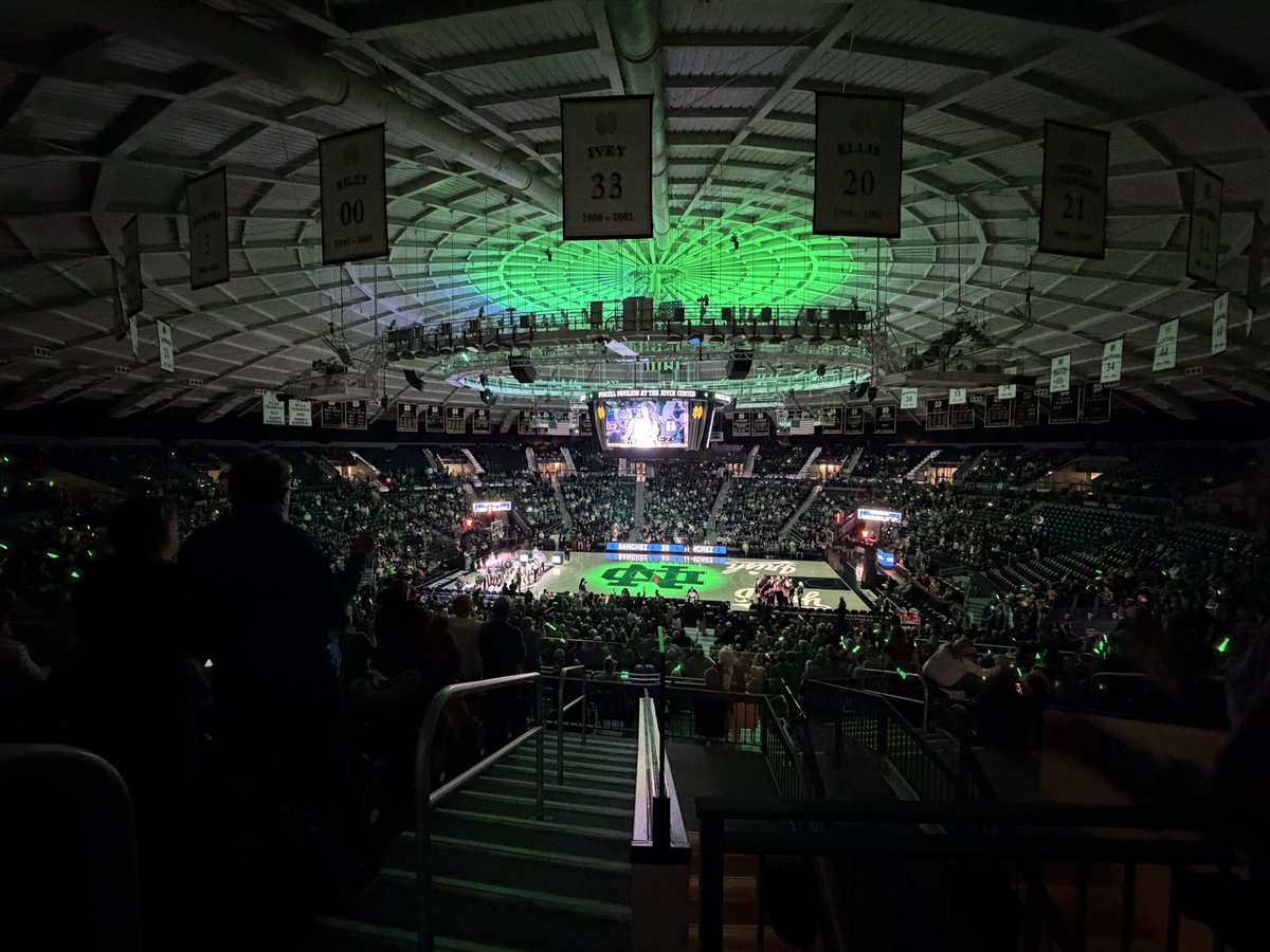 onthepages's tweet photo. @ndwbb for the win tonight right out the gate with miss Hannah just crushing a 3 and steal in the first 2 minutes. https://t.co/tI8P19Zbz6