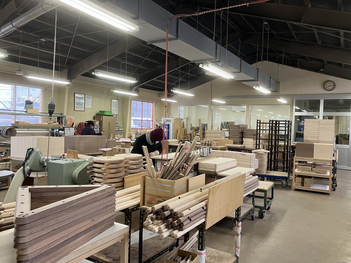 cosine_com's tweet image. 冬至の日に、木のぬくもりと「これから」を想う。
Ｎo.4047　2025年12月22日（月）（-7℃⇒0℃）雪
わくわく様です。
〜あたたかな暮らしは、小さな習わしから〜
今日は冬至。
一年でいちばん昼が短く、これから少しずつ光が戻ってくる日です。
朝の食卓には、かぼちゃと小豆
x.gd/73nDC