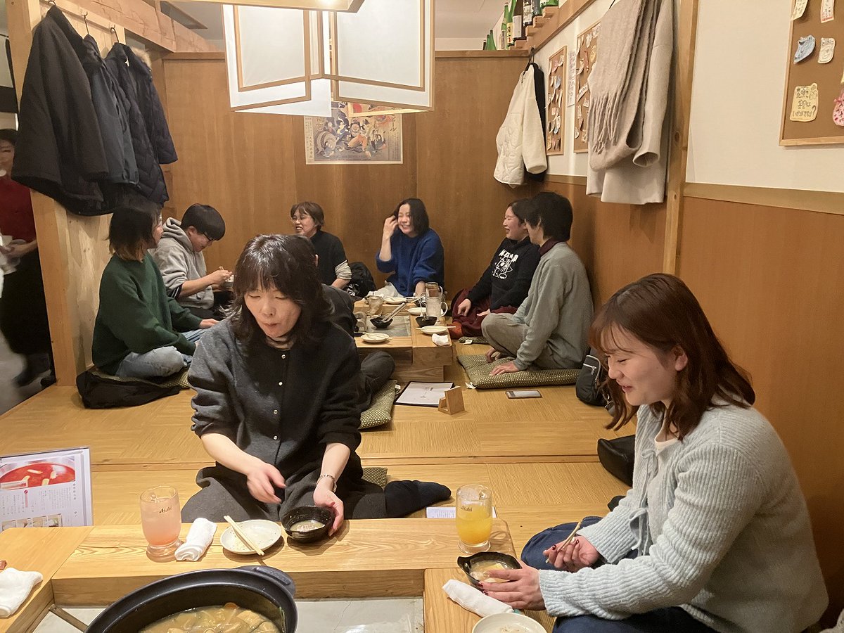 cosine_com's tweet image. 冬至の日に、木のぬくもりと「これから」を想う。
Ｎo.4047　2025年12月22日（月）（-7℃⇒0℃）雪
わくわく様です。
〜あたたかな暮らしは、小さな習わしから〜
今日は冬至。
一年でいちばん昼が短く、これから少しずつ光が戻ってくる日です。
朝の食卓には、かぼちゃと小豆
x.gd/73nDC