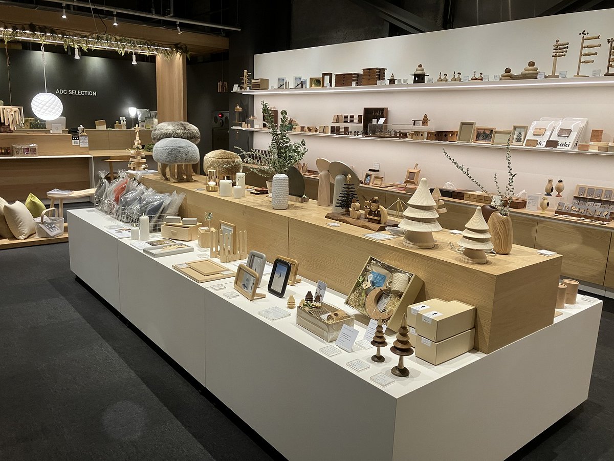 cosine_com's tweet image. 冬至の日に、木のぬくもりと「これから」を想う。
Ｎo.4047　2025年12月22日（月）（-7℃⇒0℃）雪
わくわく様です。
〜あたたかな暮らしは、小さな習わしから〜
今日は冬至。
一年でいちばん昼が短く、これから少しずつ光が戻ってくる日です。
朝の食卓には、かぼちゃと小豆
x.gd/73nDC