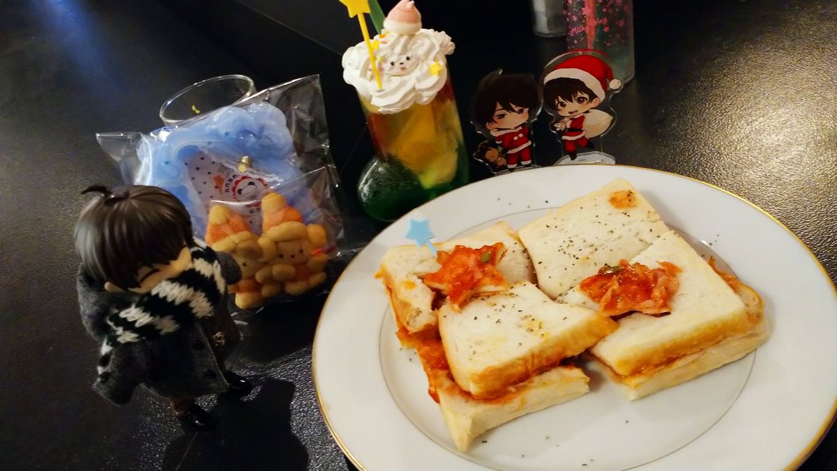 みてみて、クリスマスメニューだよ！
#今日の双葉君と美里君
#ましろ君も一緒
#ねんどろいどどーる