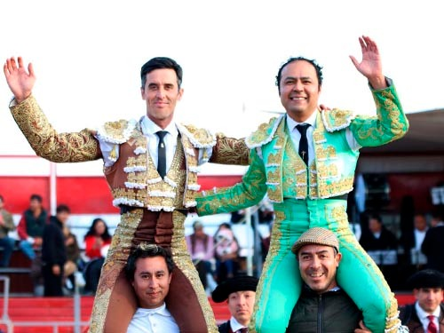 Triunfal mano a mano en Lázaro Cárdenas
tinyurl.com/m6vjftux