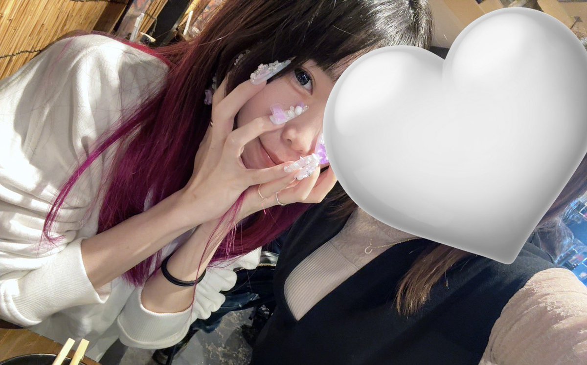 おはみお🐰
朝のᒪOᘜIᑎの時間だお( 　'-' )ノ)`-' )ぺし

今年の親友からのクリスマスプレゼントはラブクロム·̩͙꒰ঌ(𐭅" ॑  ॑")𐭅🎁  ̖ ´-
嬉しすぎるよ🤦‍♀️ෆ.*･ﾟ
いつもありがとう(* ॑꒳ ॑🫶🏻)

そろそろ年末年始の旅行に向けて荷造りもしなきゃ🥹՞
きょうもなんとか💪🏻❤️‍🔥

#おはミオ #おはツイ