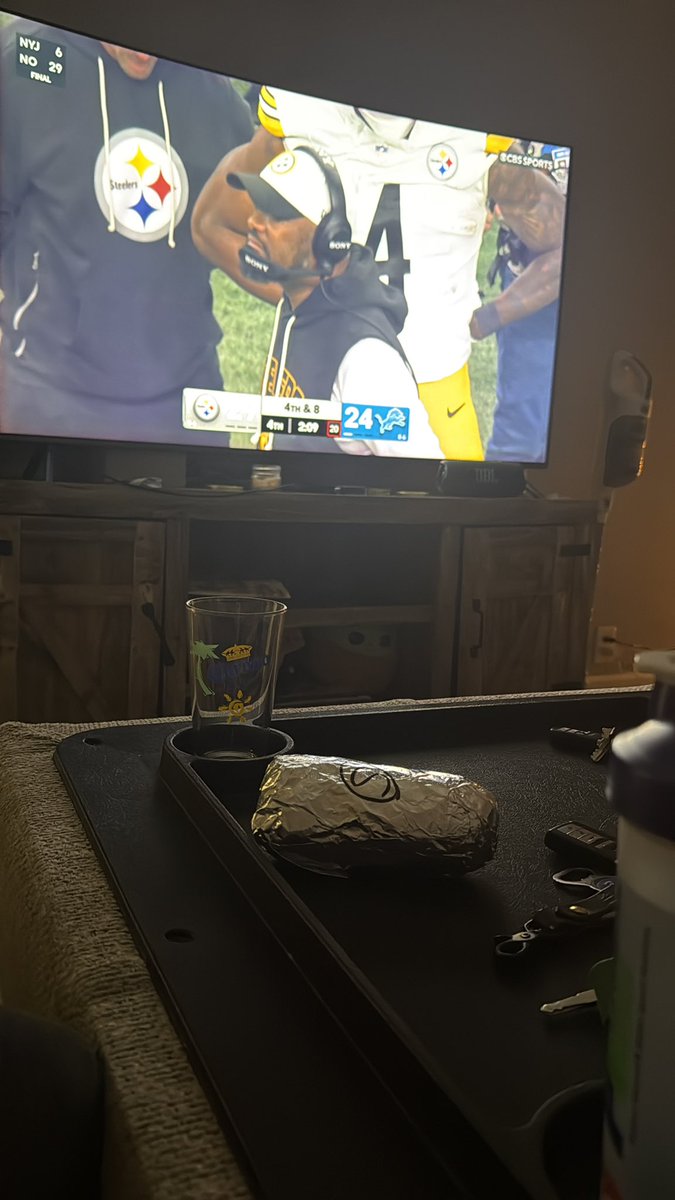 BradCallaway69's tweet photo. Losing brain cells watching my lions. Nevertheless happy #SundayRot… Chipper I missed u #OleReliable https://t.co/nXR4KRljta