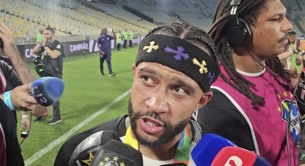 futebol_info's tweet image. ⚠️ AGORA! Memphis Depay detona dirigentes e dispara após título do Corinthians: ‘Quem quer f**** o Corinthians, saia do clube’.

“As pessoas na diretoria precisam acordar. Eu sei exatamente de quem eu falo, e eles sabem exatamente quem são. Só deixem este clube, vão fazer m****…