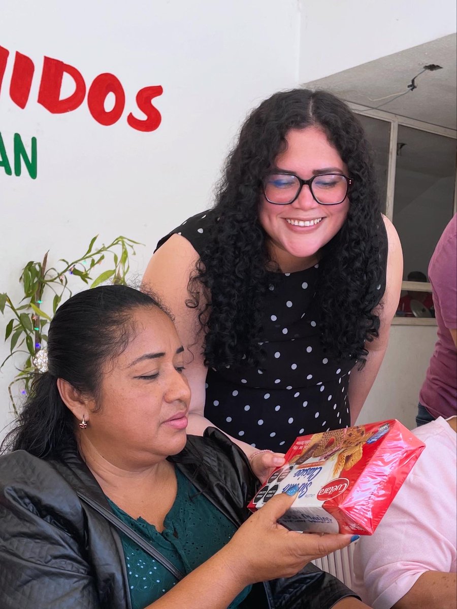 maica_mx's tweet photo. ¡Gracias al priismo de Cunduacán por seguir haciendo partido! 🫶🏻⭐️♥️👏🏻🟢⚪️🔴@PRITabasco 
Contenta de celebrar 🥳 la tradicional posada del PRI Cunduacán y externarles nuestros mejores deseos, en la Dirigencia que formamos junto a @MiguelBarruetaC estamos seguros que viene un gran año 2026 para todos, por ello la familia priista del municipio crece y el día de hoy se suma la Lic. María del Carmen como Dirigente del Organismo de mujeres a quien le deseamos lo mejor en esta encomienda. #FelicesFiestasPRI 🎄 🎅🏼