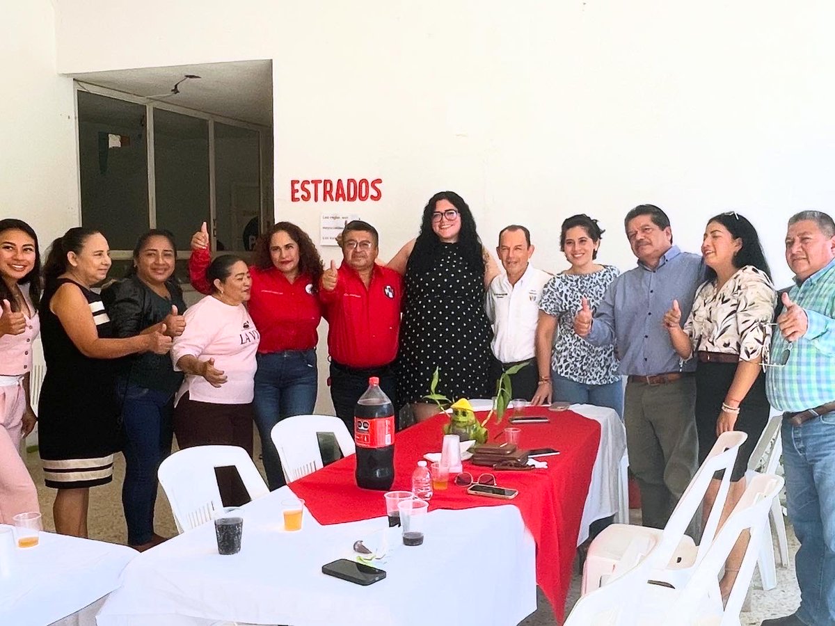 maica_mx's tweet photo. ¡Gracias al priismo de Cunduacán por seguir haciendo partido! 🫶🏻⭐️♥️👏🏻🟢⚪️🔴@PRITabasco 
Contenta de celebrar 🥳 la tradicional posada del PRI Cunduacán y externarles nuestros mejores deseos, en la Dirigencia que formamos junto a @MiguelBarruetaC estamos seguros que viene un gran año 2026 para todos, por ello la familia priista del municipio crece y el día de hoy se suma la Lic. María del Carmen como Dirigente del Organismo de mujeres a quien le deseamos lo mejor en esta encomienda. #FelicesFiestasPRI 🎄 🎅🏼