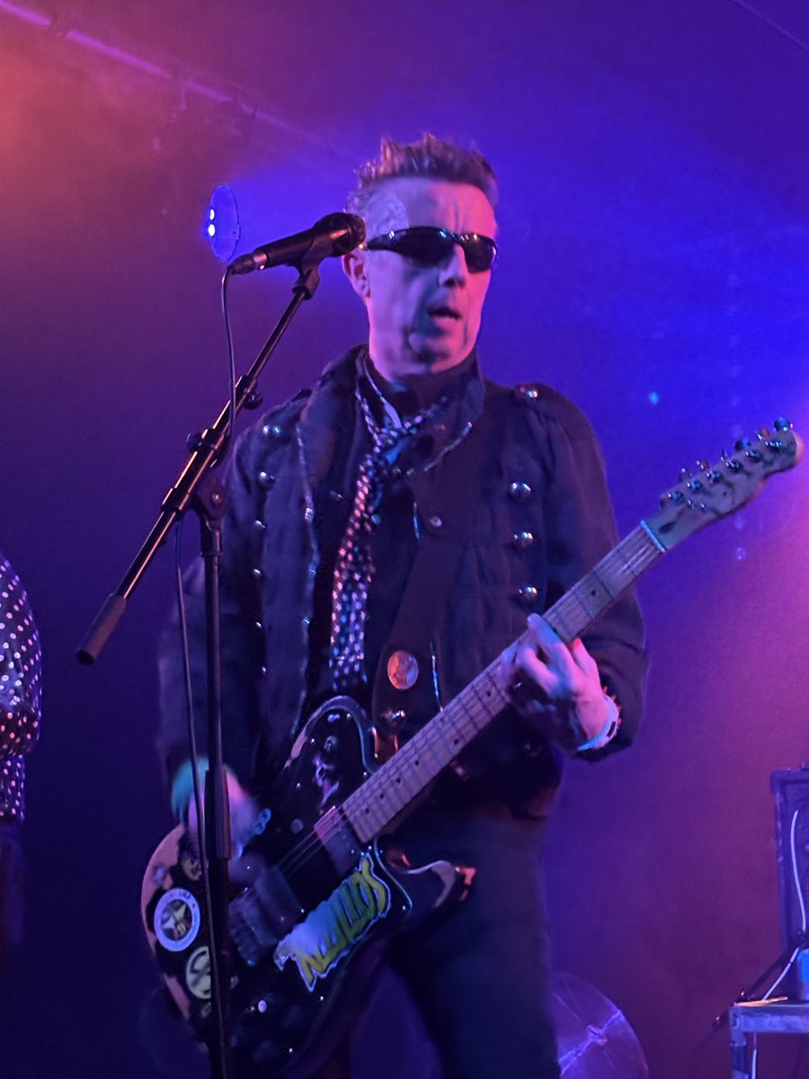 ladystardust31's tweet photo. #ClassOf79 rattled through a strong set of punk/new wave favourites from Rezillos, Skids, SLF, The Damned, UK Subs, The Vapours, The Clash, Magazine, The Only Ones, Sex Pistols….and many more 👌🎶🎵
1/3 https://t.co/LRu3JCwUOd