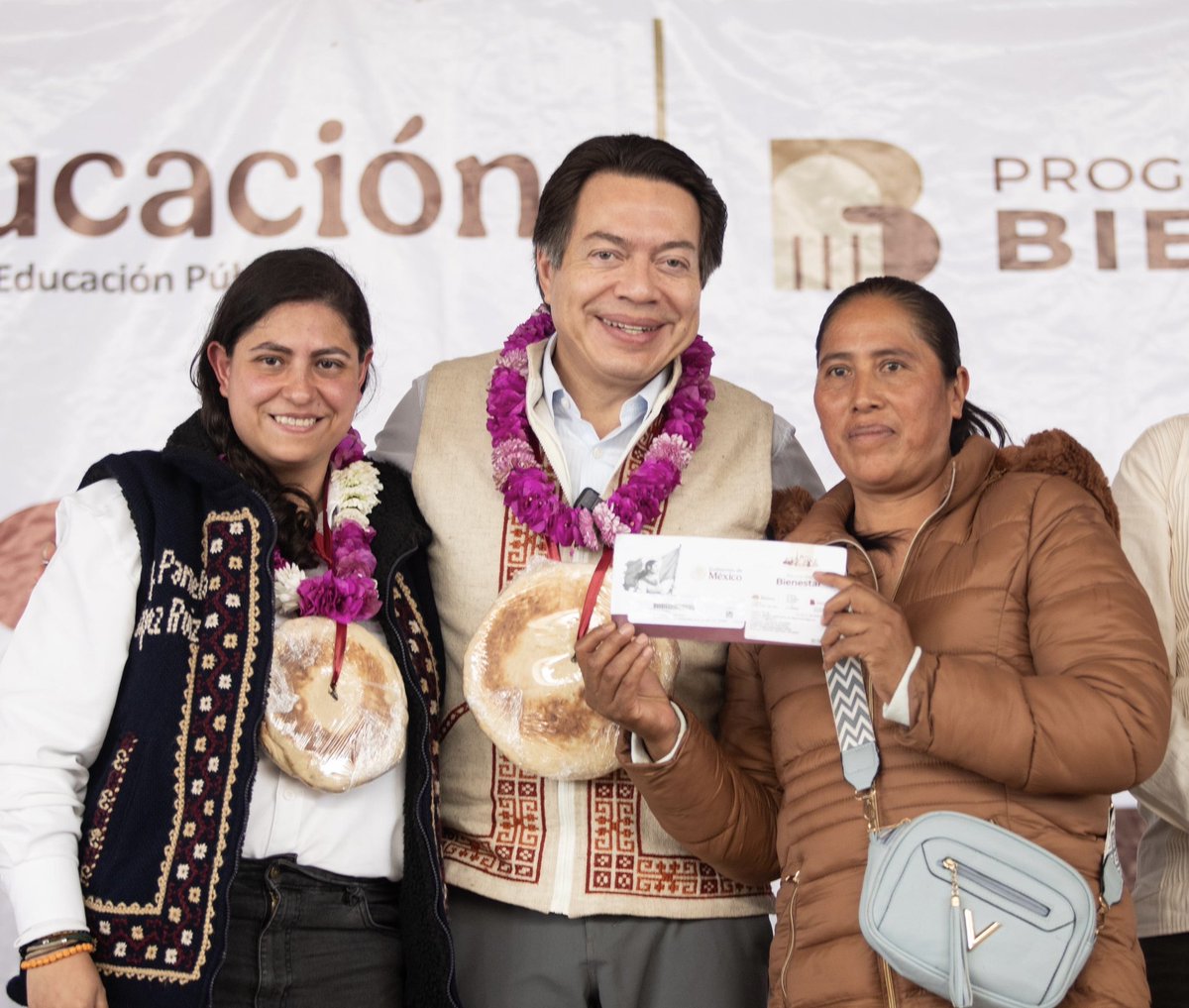 #SEPInforma🗞️ | En 2025, el gobierno de la presidenta <a href="/Claudiashein/">Claudia Sheinbaum Pardo</a> invirtió 25 mil millones de pesos en el programa #LaEscuelaEsNuestra, para mejorar la infraestructura de 68 mil 11 planteles de #EducaciónBásica y 16 mil 796 de #EducaciónMediaSuperior. 💵🏫

Para el 2026 se