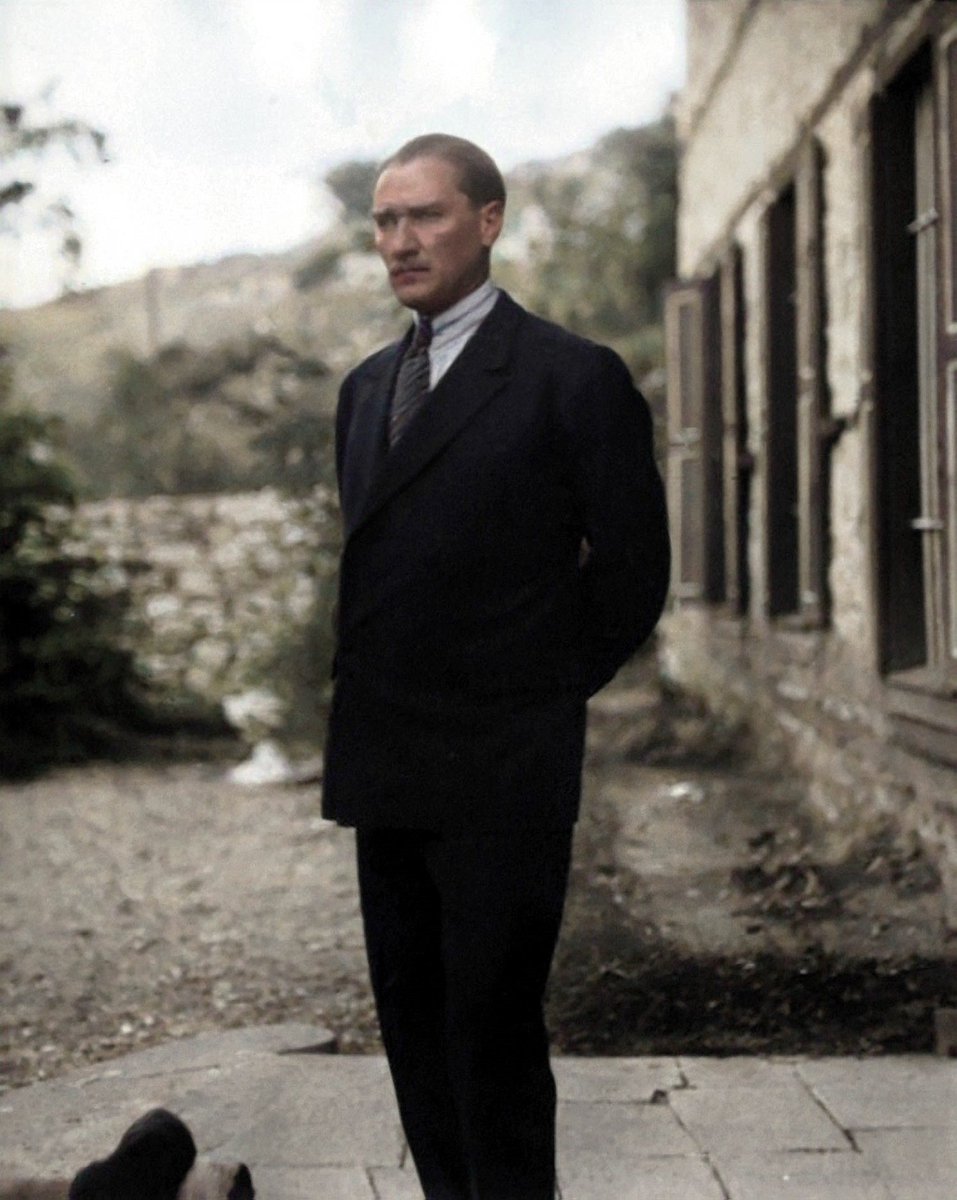 “Hakimiyet; hiç bir mana, hiç bir şekil ve hiç bir renkte ve delâlette iştirak kabul etmez.”

- Mustafa Kemal Atatürk