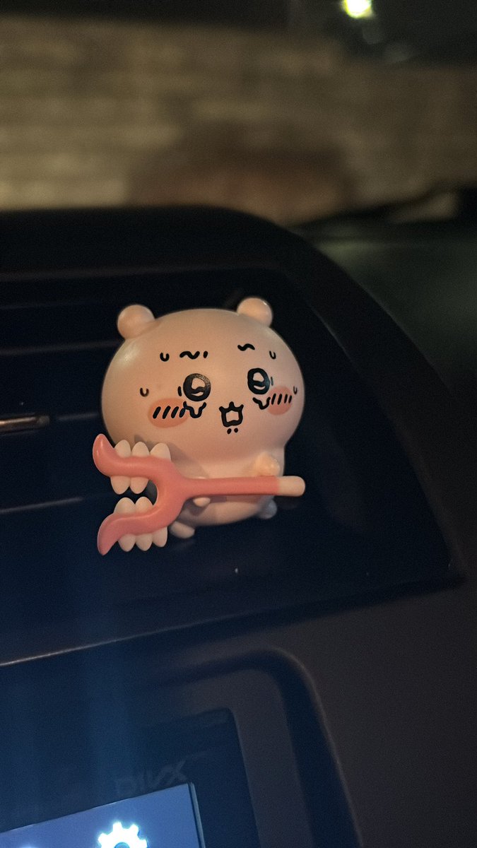 littleo101's tweet photo. Chiikawa protects me while I drive #chiikawa https://t.co/tV27ckWcfK