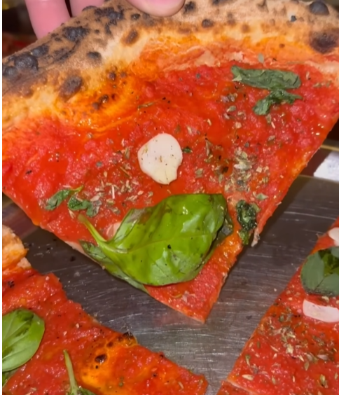 PIZZAS OBLIGATORIAS de Buenos Aires 🍕🇦🇷 youtube.com/shorts/wvhdO0M… a través de <a href="/YouTube/">YouTube</a>