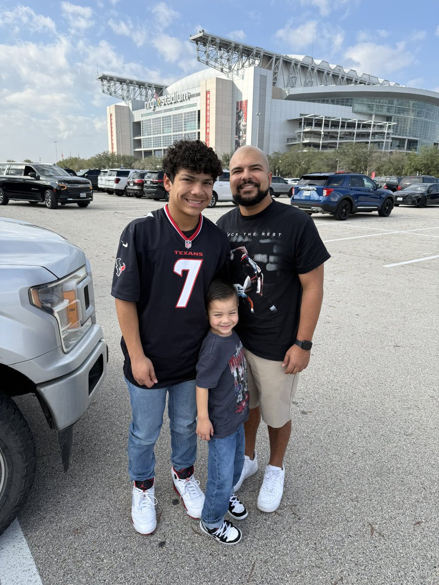 CoachElmeier's tweet image. Wasn’t the prettiest, but a W is a W! #HTownMade