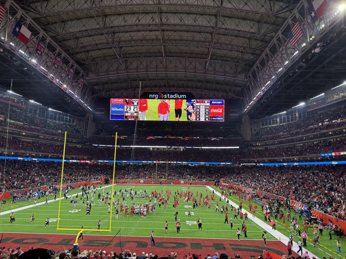 CoachElmeier's tweet image. Wasn’t the prettiest, but a W is a W! #HTownMade