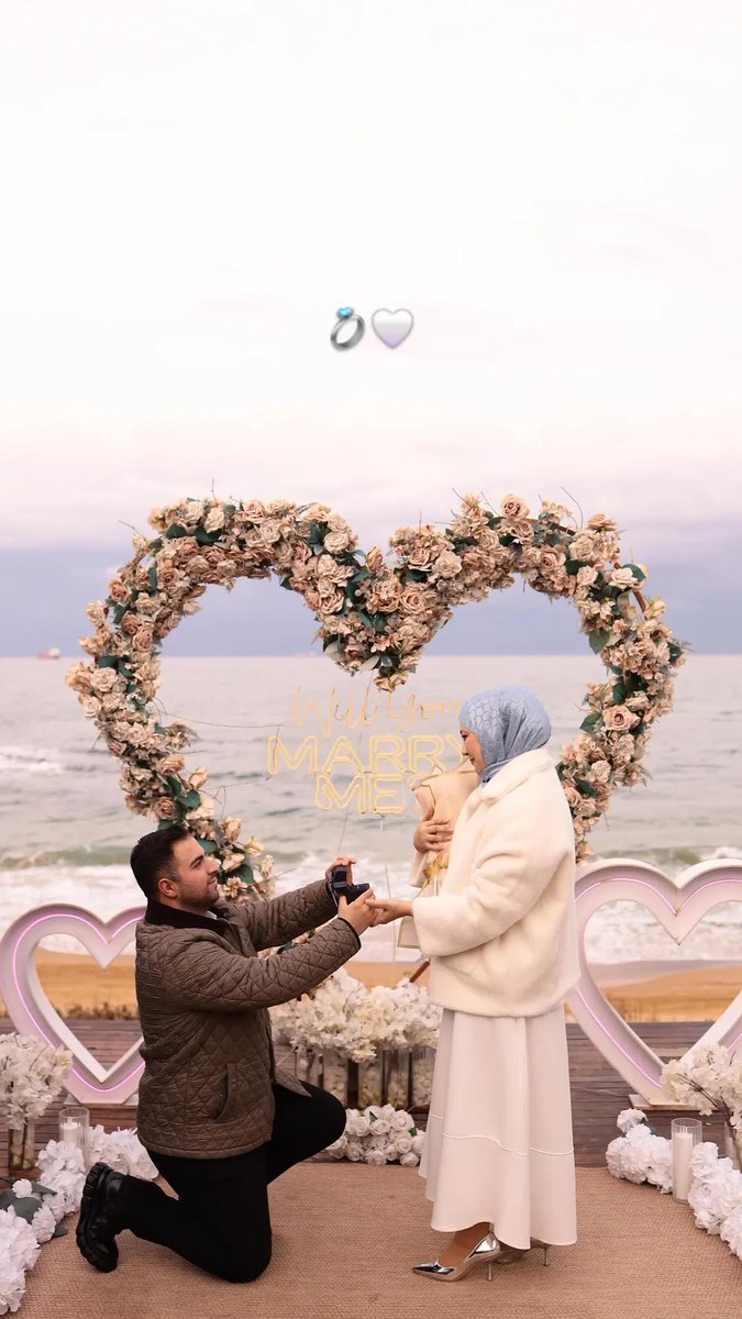 aliuludagg0's tweet photo. 💍🤍✨”
“🌊💐💍”
“Bir diz, bir yüzük, bir ömür ❤️” https://t.co/WdOx3hKrWg