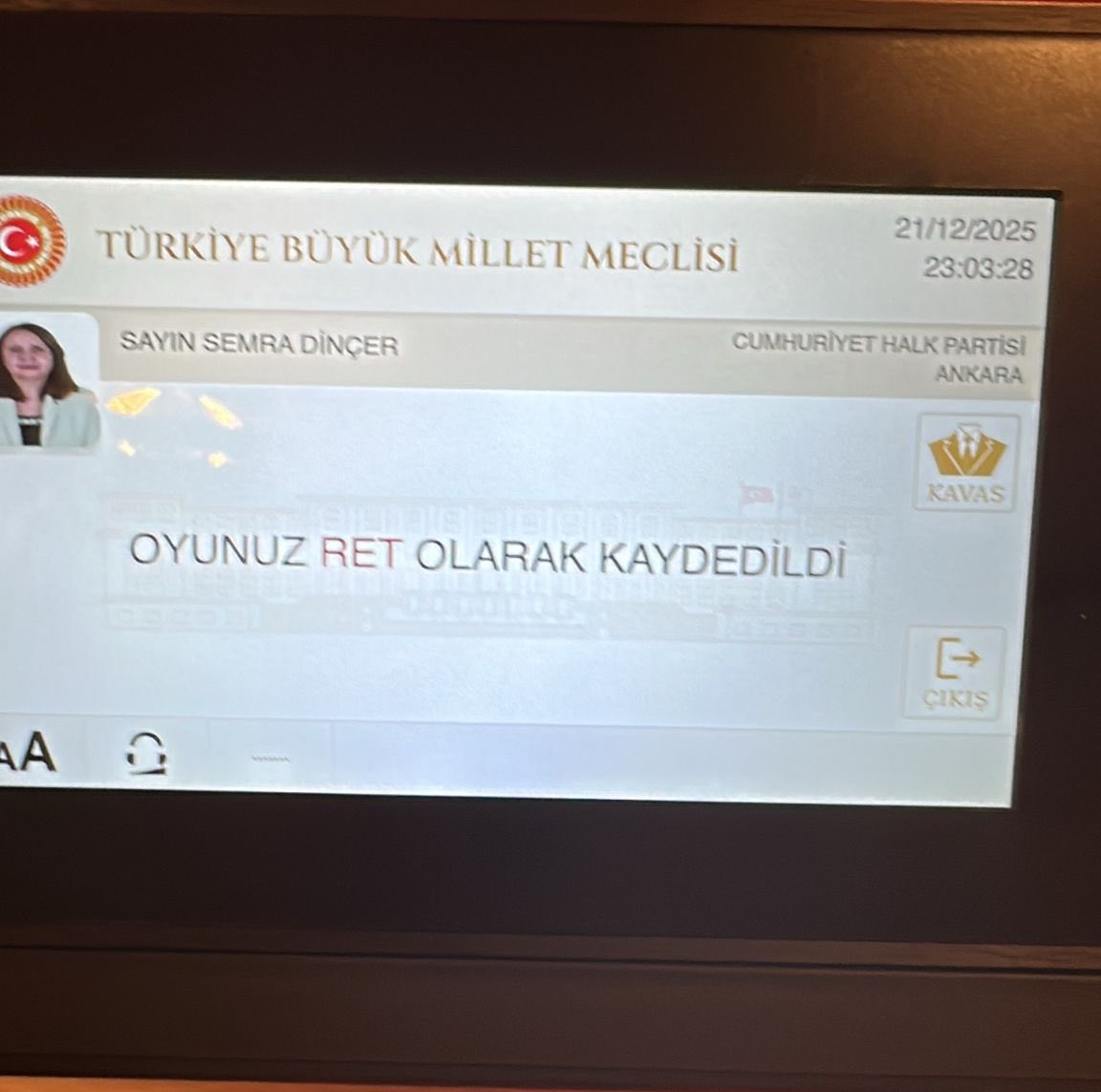 Emeklinin olmadığı, emekçinin olmadığı, memurun olmadığı; kademeli emeklilik bekleyenlerin, asgari ücretlinin olmadığı;
kısacası halkın olmadığı 2026 yılı bütçesine “hayır” dedik. 

Bu bütçe; alın terini görmeyen, geçim sıkıntısını yok sayan, milyonların emeğini rakamlara