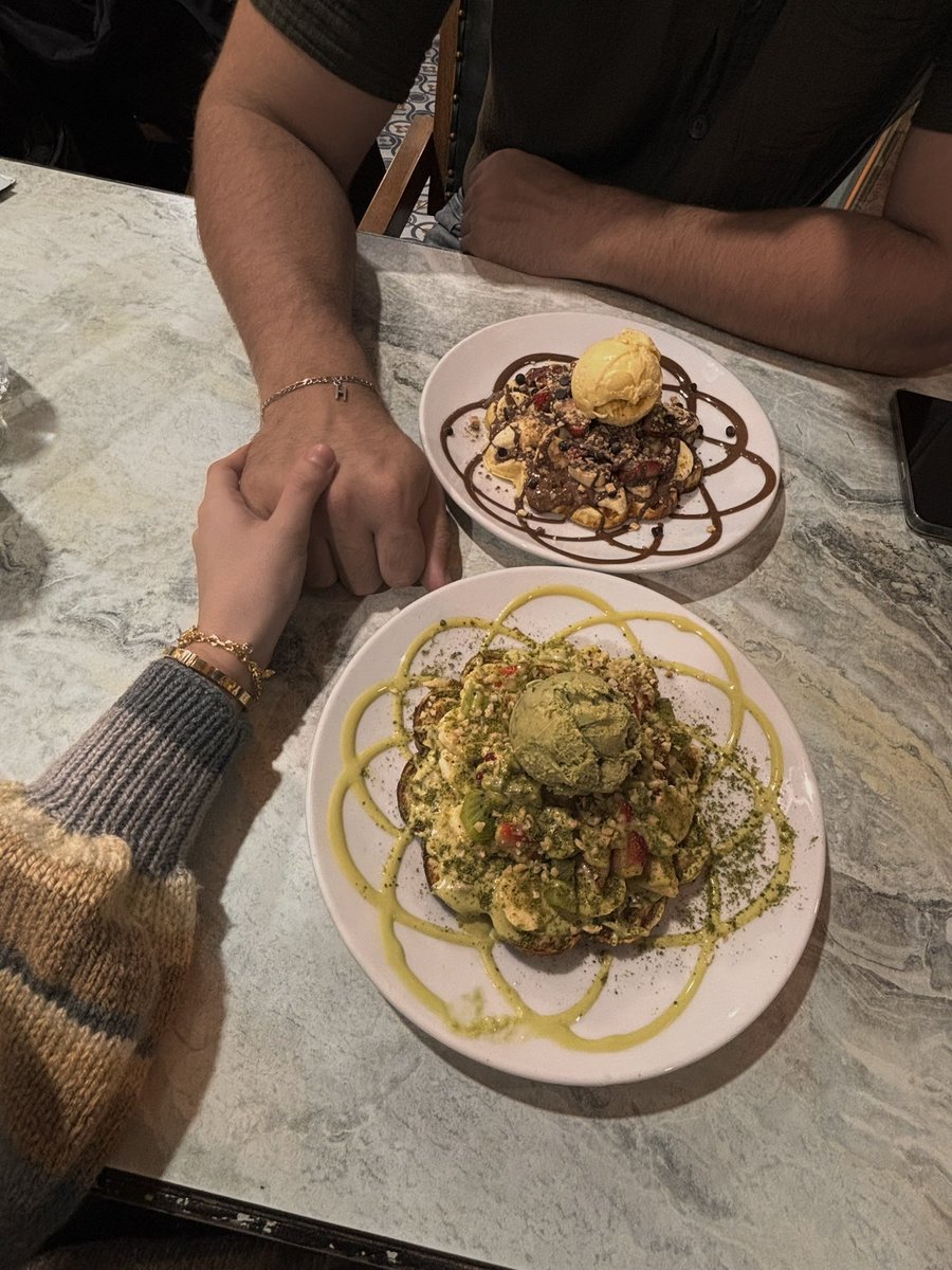 kafayı sporla bozmus oglan
tatlısız duramayan kız ilişkisi