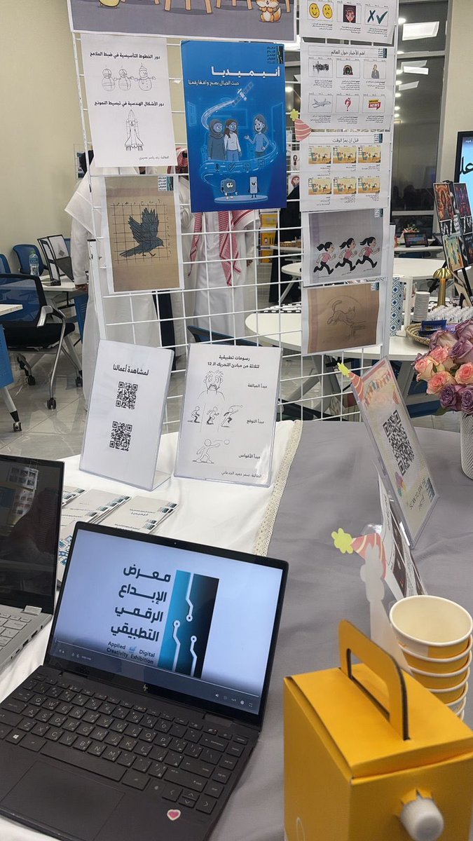 Raghad_Asirii's tweet photo. في رحاب #معرض_الإبداع_الرقمي_التطبيقي، الذي كان منصةً متميزةً استعرضت مهارات الطلبة وإبداعاتهم؛ تشرفتُ بعرض حصاد جهدي عبر ثلاثة أعمال في مسارات متنوعة:
حملة توعوية: التصنيف يحميك
فيديو رسوم متحركة بعنوان: الفرق بين الإعلام التقليدي والرقمي
قصة خبرية بعنوان: جدة مدينة السعادة

والحمد لله على هذا التوفيق