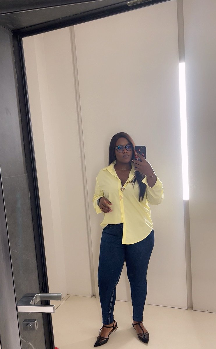 Proof of life.

Y’all be safe out there…
Merry Christmas &amp; Bonne année 2026 en avance.🎄🥳