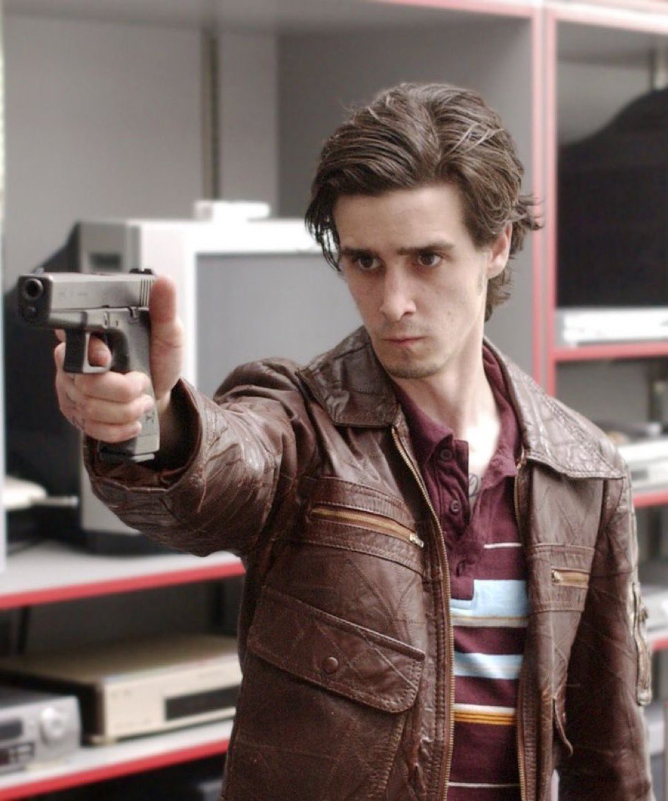 🚨 ALERTE !

James Ransone, l’acteur star de The Wire
s’est tragiquement suicidé aujourd’hui à l’âge de 46 ans 🕊️

Repose en paix.