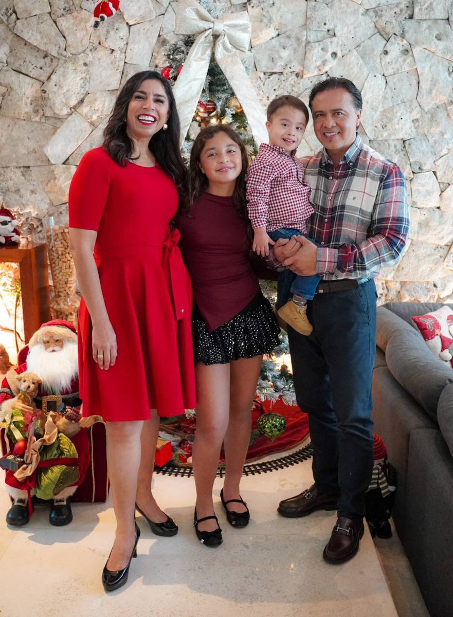 Días de estar en familia, de compartir y de dar todo el amor a quienes más queremos.
Les mandamos un abrazo con mucho cariño 🤗 🫶🏽