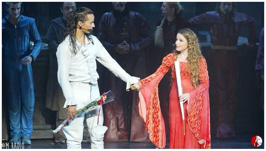 FanMusicaleC's tweet image. [BIRTHDAY CM] 📆

Il y a tout juste 23 ans, la comédie musicale Roméo &amp;amp; Juliette jouait sa dernière représentation 💔

➡️ Étiez-vous dans la salle pour cette version mythique ? Quel souvenir en gardez-vous ?