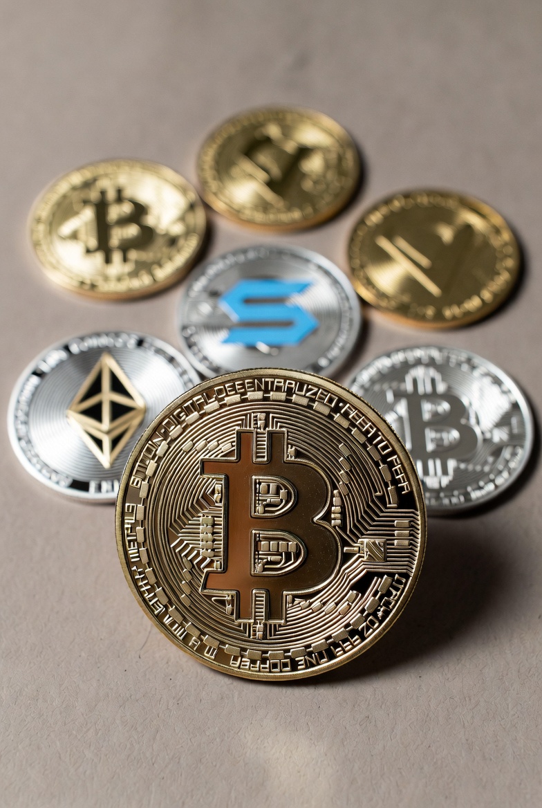 SBRBitcoin's tweet image. From Inventing Bitcoin by @skwp:

Speaking about Bitcoin "competitors" (such as BCH, BSV, Litecoin, ETH, Solana, etc)

"Any competitor is either moving fast and and gets centralized, or moving slow and can never catch up"

#BitcoinNotCrypto