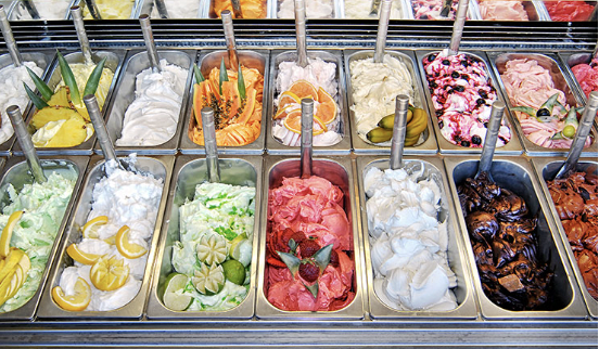 Venezuela está entre los países con mayor consumo per cápita de helados en América Latina. Ferihelado 2025 mostró el tamaño real de esta industria: un ecosistema que va desde maquinaria y esencias hasta distribución masiva y ventas al detal. Te contamos 🧵