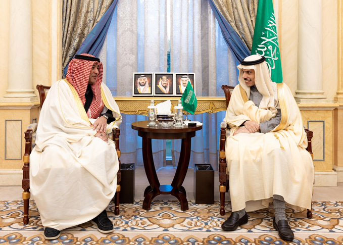 بن فرحان والبديوي يناقشان تطوير العمل الخليجي - استعراض مسيرة التعاون بين دول مجلس التعاون الخليجي - بحث سبل تعزيز التنسيق في مختلف المجالات 