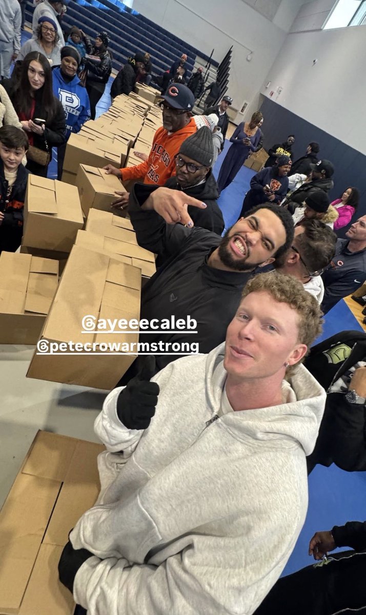 DOM_Frederic's tweet image. iceman &amp;amp; the bat out of hell feeding the community on a sunday. its just different here