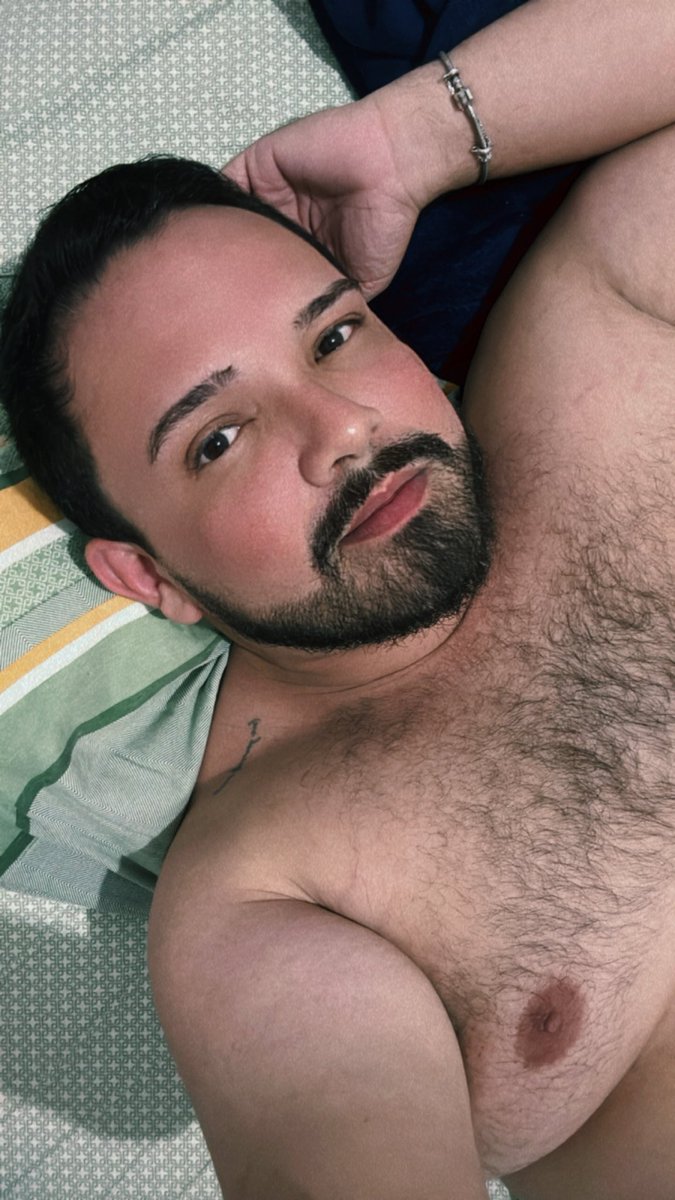 depeixessoosol's tweet photo. Tempinho bom para ficar de costela… #Bears #beard #gaybear #rain https://t.co/j8r8M1X3XQ