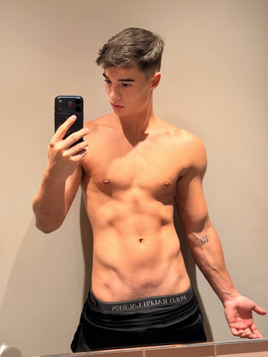 juggrichrilo's tweet image. I admit it. I’m 🏳️‍🌈