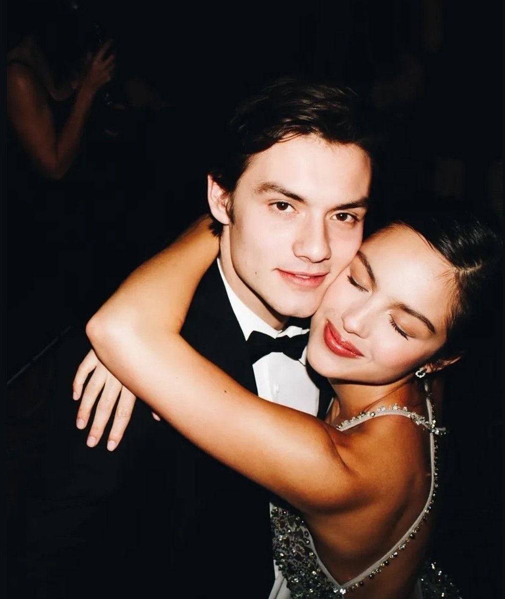 livsbrutaldaze's tweet image. the way they constantly come out on top after numerous break up rumors