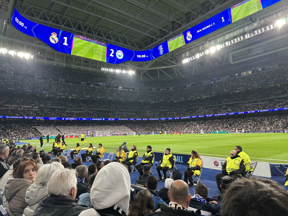 xmx_1986's tweet photo. @khr257 بيض الله وجهك يبو هادي وجمل الله حالك

حضرنا مباراتين ماواجهنا اي مشاكل
مباراة السيتي من جمال المكان لو تتحمس شوي نزلت تلعب معهم https://t.co/4Is1WOkwgO