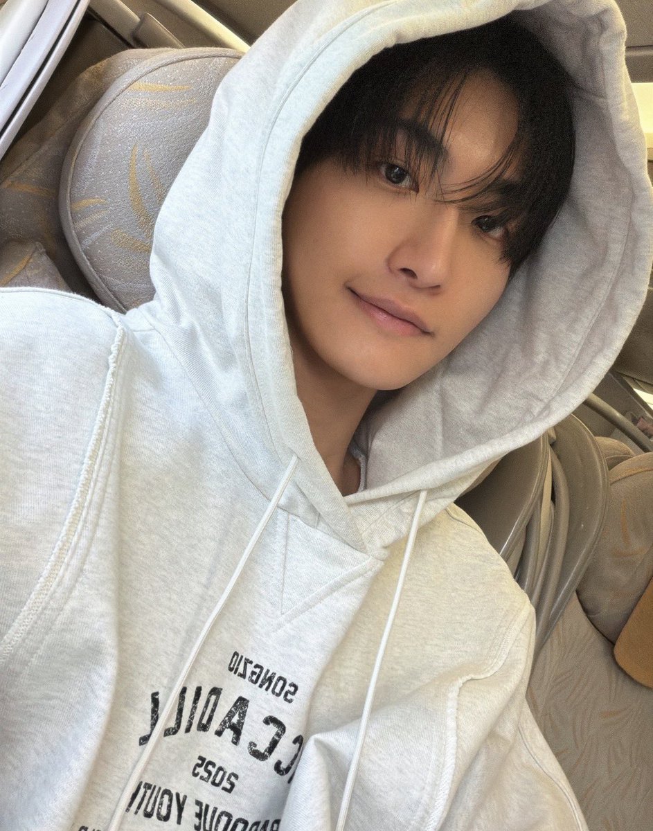 justine__96's tweet image. We were both listening to Turbulence, in case you were wondering. ✈️ #AtinySelcaDay #ATSD #ATINY #SEONGHWA #ATEEZ