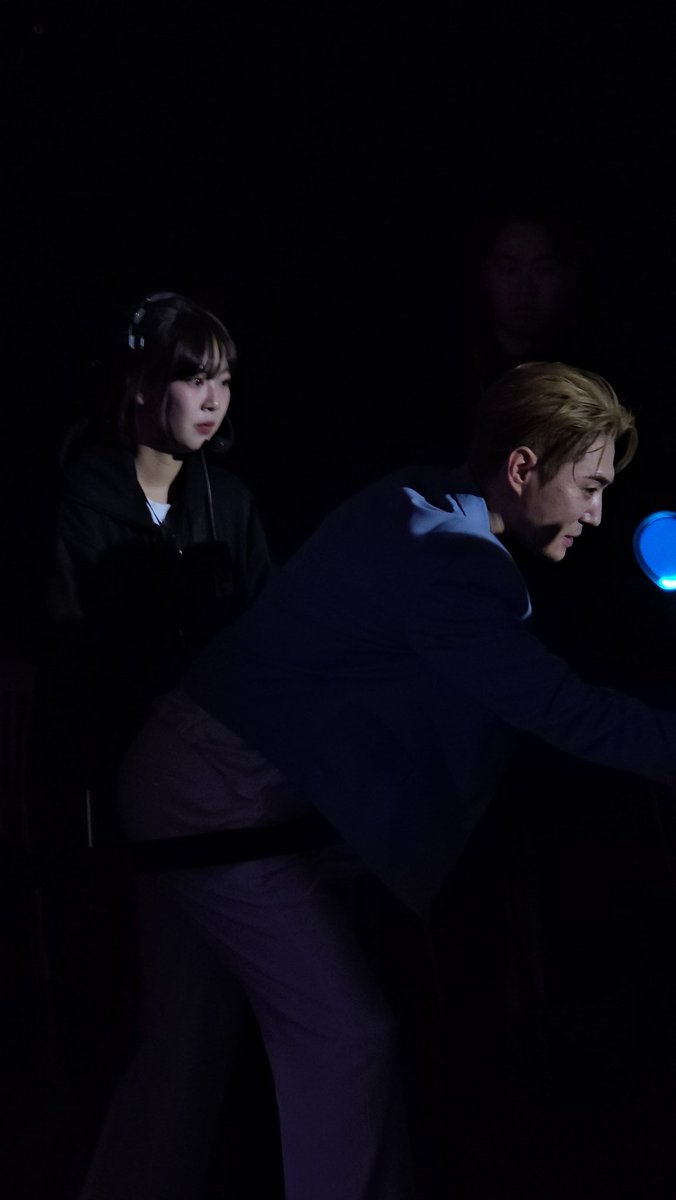 1222_0113's tweet photo. 이쁘게 싸인해서 곱게 돌려드렸는데 영상이 안 올라가네👀 안다정씨 내 인생 책임 좀..매력에서 벗어날수가없네 증말 https://t.co/3Wt4oWQPDM