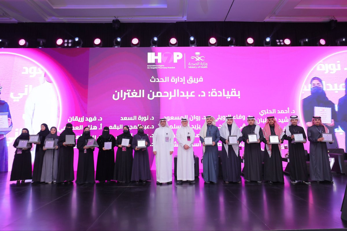 🔹 اللجنة العلمية
🔹 فريق الأبحاث
🔹 اللجنة التنظيمية
🔹 فريق إدارة الحدث
عقول خططت، ونفذت، وارتقت بتجربة المؤتمر.