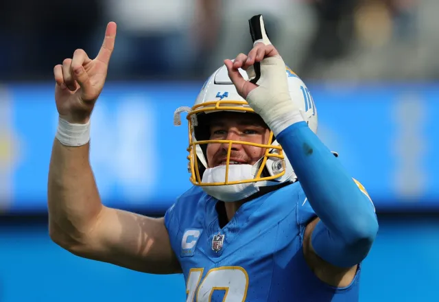 br_betting's tweet photo. Justin Herbert with a broken hand is a DAWG 😤

- Outright underdog win vs. Eagles
- Outright underdog win vs. Chiefs
- Outright underdog win vs. Cowboys https://t.co/bAHsdHp9SJ