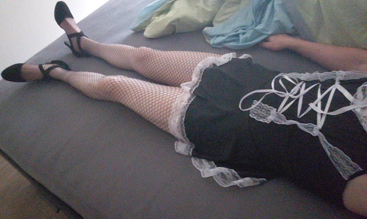 Ondertussen een jaar na mn eerste sissy ervaring, veel geleerd nieuwe mensen leren kennen en steeds meer aan het proberen en ontdekken van het sissy/crossdressen.

#sissy #crossdressing <a href="/Dutchdomtopr/">r</a> #crossdresser