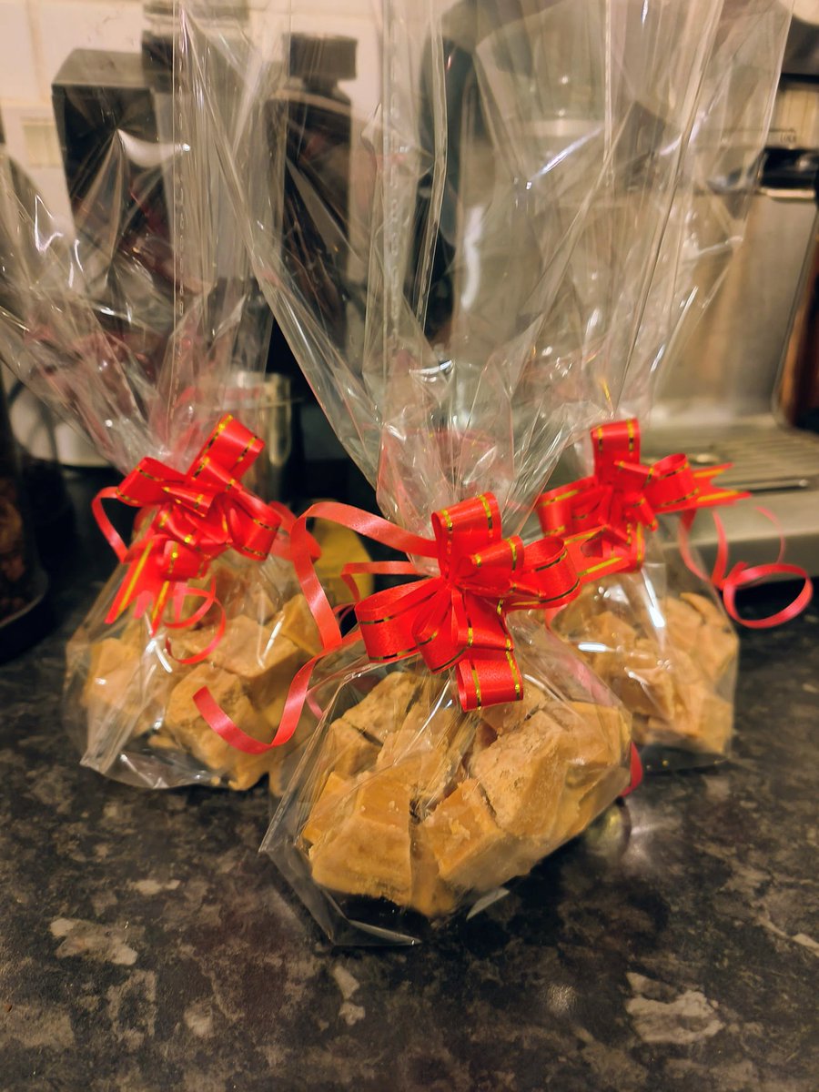 LadyGrace27's tweet image. Homemade fudge, wrapped with care and made by my lovely fiancé... 💝
#Christmas
#ChristmasGiftIdeas #homemadefood #fudge