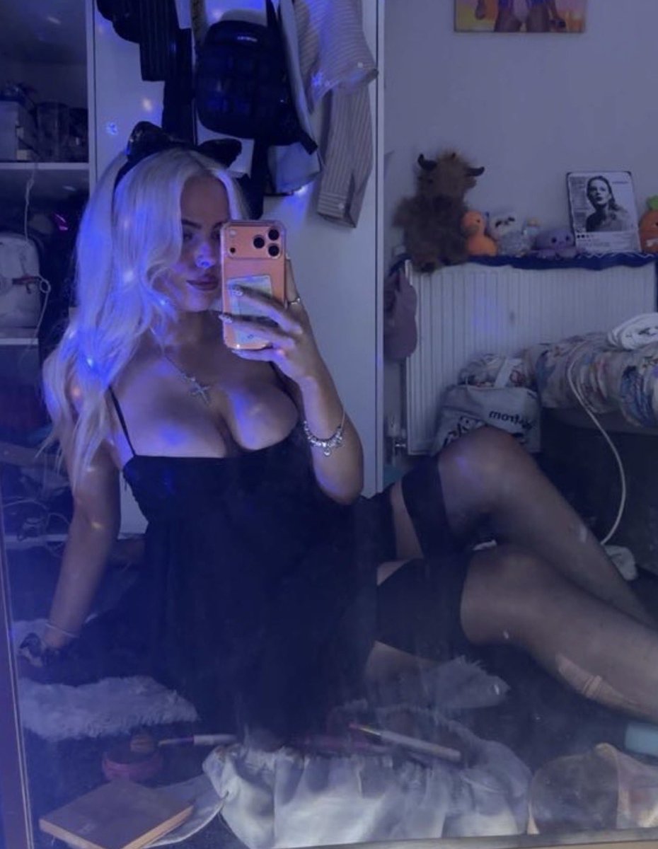 chloebaines tweet media