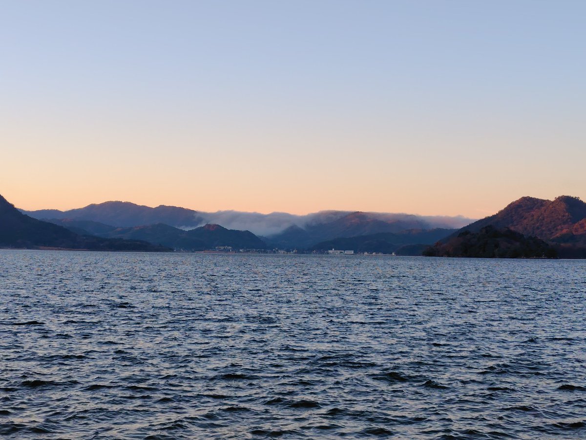 おはようございます🍎

寒くスッキリしない空模様になりそうですね☁
気持ちは軽やかにいきたいですね！

新しい１週間の始まり🌱
年末が近づいてきましたが焦らずコツコツと😀
体調に気をつけてマイペースでいきましょう！

今週もよろしくお願いします🤗
#おは戦71222🌛Tn